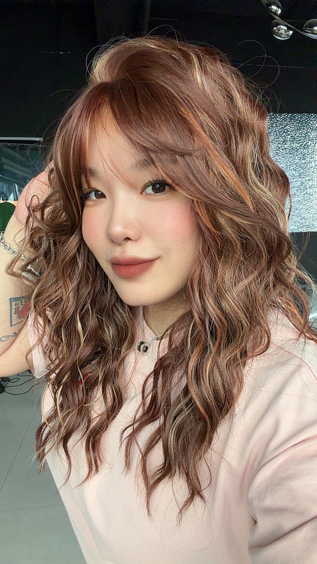 Doncill 22 Inches Scalpiana Long Wave Toasted Sienna 3.5X4 Hard Silky Top Natural Scalp Effect Wig with Bangs OSSIE TOASTED SIENNA